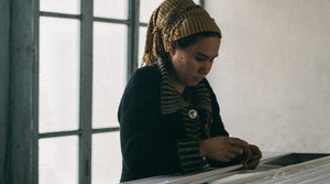 zazi-vintage-ethical-fashion-artisanal-partner-uzbekistan-weaving-ikatuz-woman